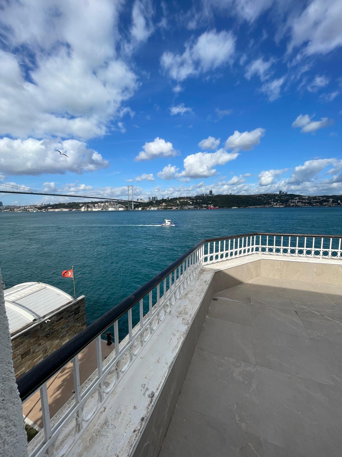 Beylerbeyinde eşsiz Havuzlu yalı