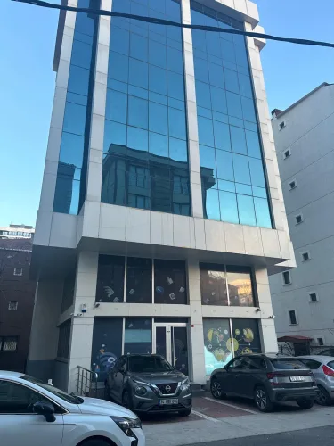 Pendikte E -5 Hattinda satılık Plaza