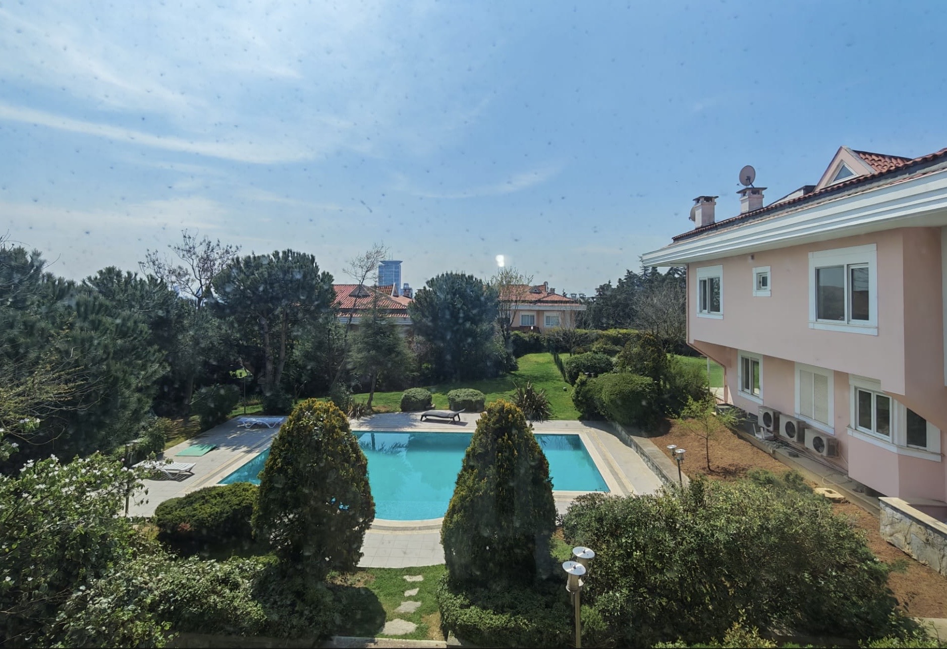 Çamlıca Koru Sitesinde Satılık Villa